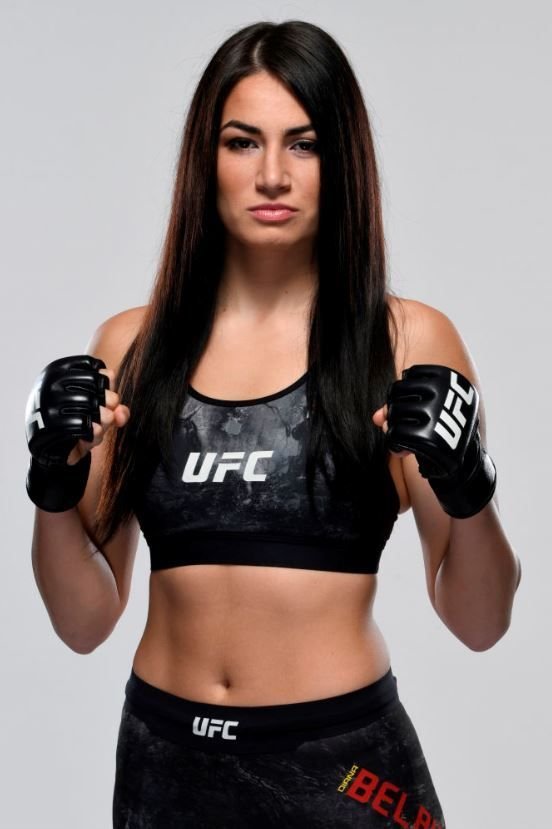 Diana Belbiță, relaxare la piscină înainte de un nou meci în UFC