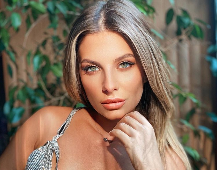 Ana Baniciu se mândrește cu o siluetă de model. Cât de bine arată vedeta în costum de baie