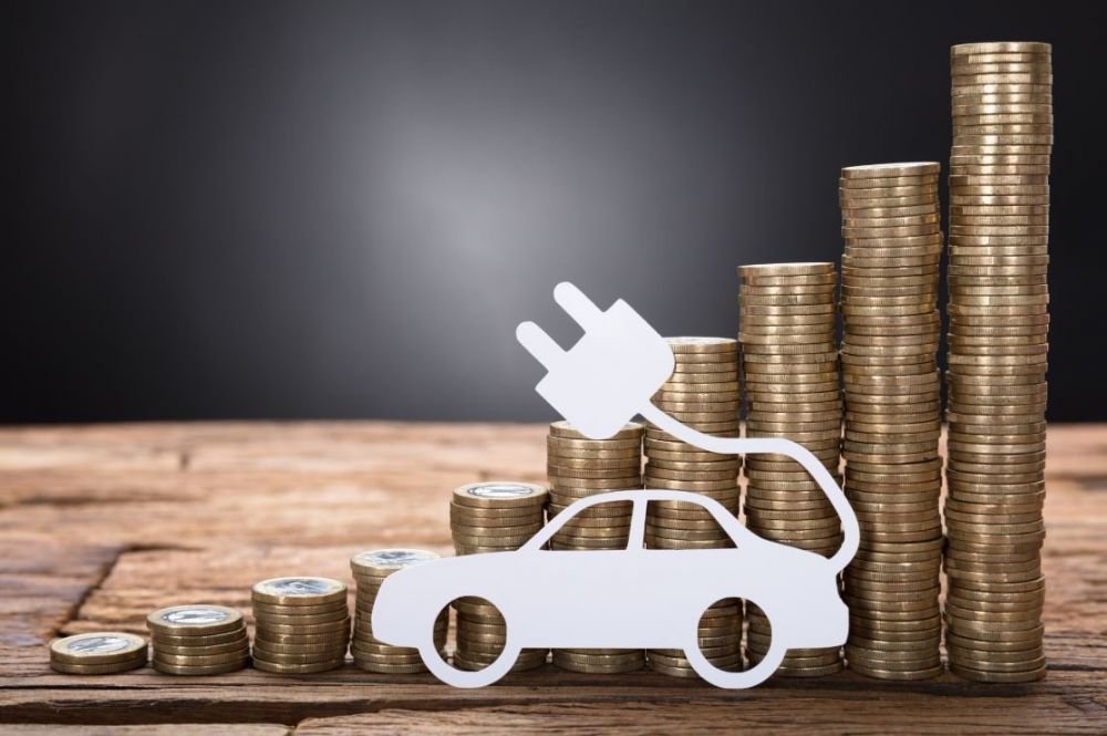 Expertul DEBĂRBAȚI vă răspunde: cât costă întreținerea unei mașini electrice?