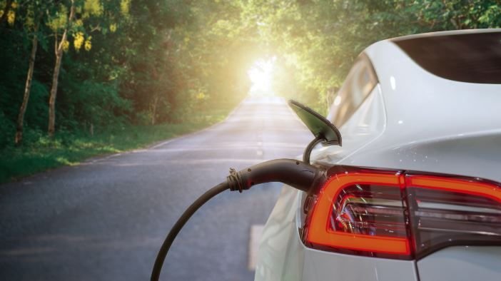 EXPERTUL DE BĂRBAȚI îți spune cât timp “cheltuiești” cu încarcarea mașinii electrice