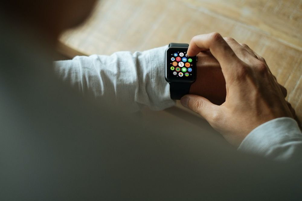 5 motive pentru care merită să ai un ceas inteligent la purtător