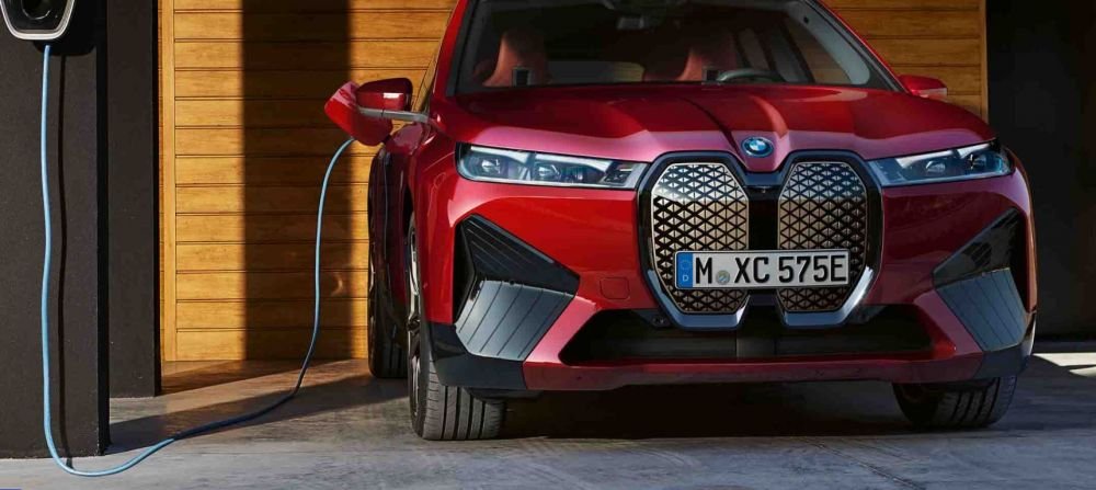 BMW iX aduce viitorul mai aproape