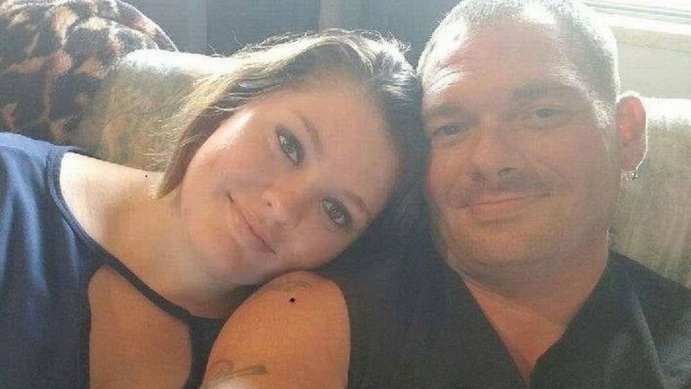 Pariu nebun făcut de două surori vitrege: Cine face prima sex cu tatăl lor