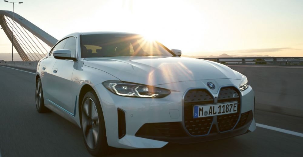 BMW i4 se pregătește de lansarea în România. Descoperă inovațiile pe care ți le aduce primul BMW Grand Coupé electric