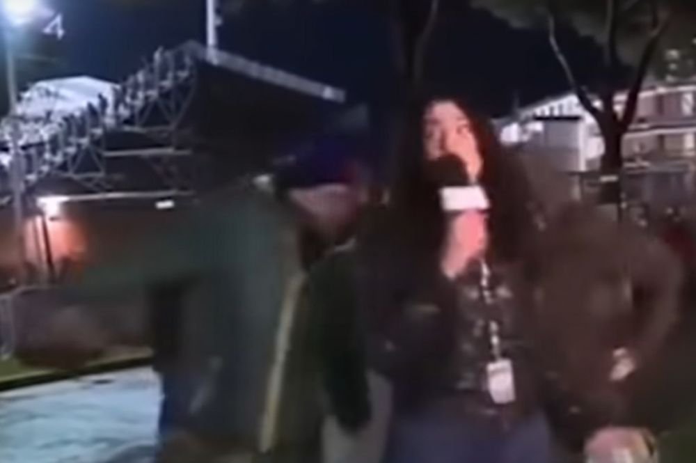 Jurnalistă din Italia, agresată în direct la TV de mai mulți suporteri