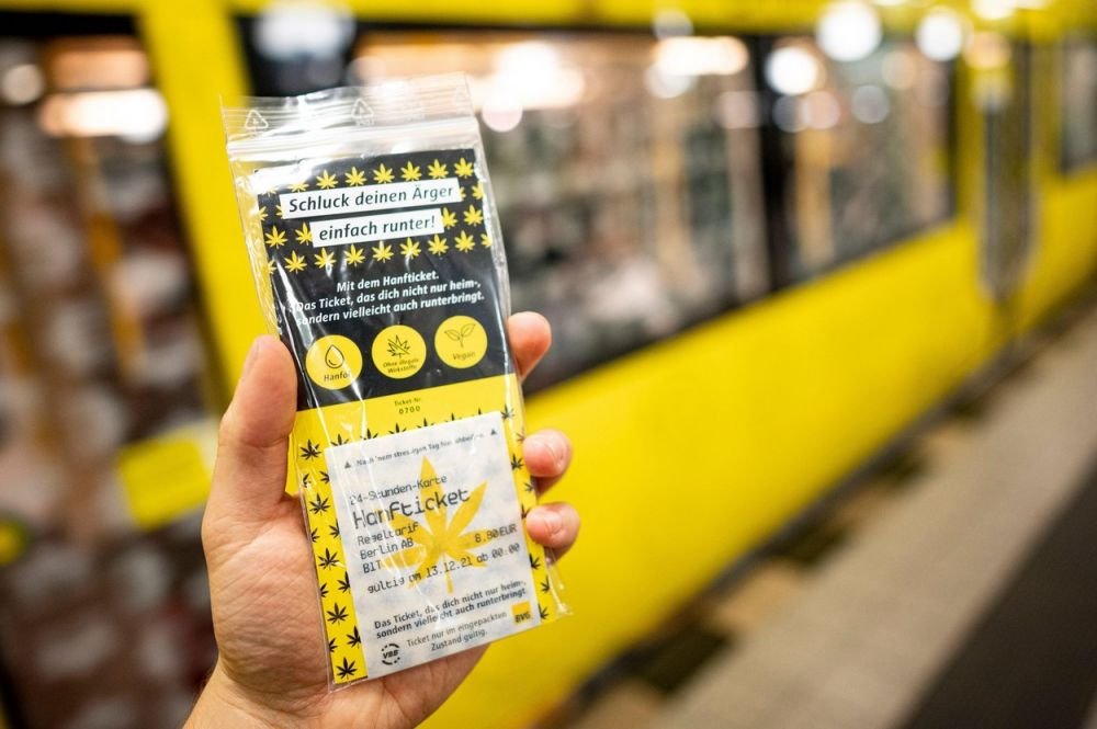 Ofertă de sărbători! Bilete comestibile cu canabis, puse în vânzare de transportul public - FOTO&VIDEO