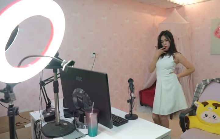 O cunoscută influenceriță a primit o amendă record: 210 milioane $. Și-a recunoscut vina - VIDEO