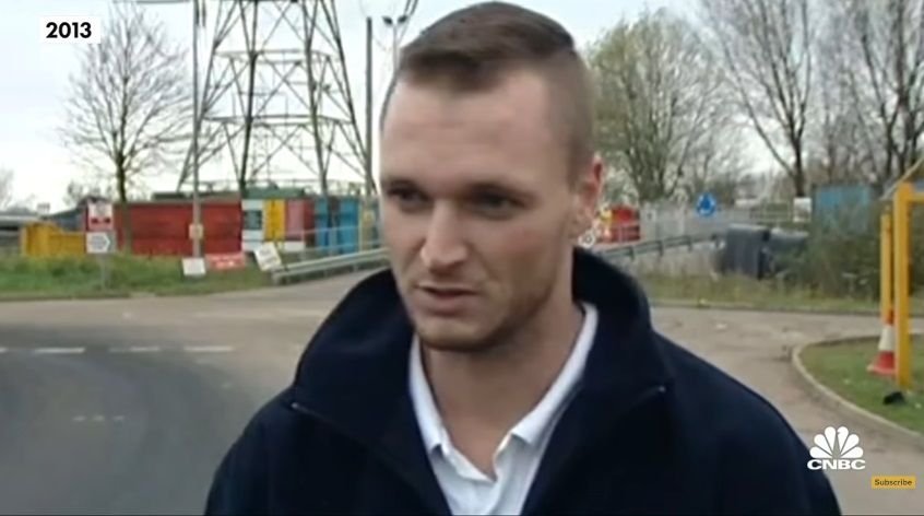 De 8 ani caută în groapa de gunoi un portofel cu bitcoini de peste 360 de milioane $ - VIDEO