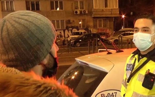 Livrator din București drogat la volan, către polițist: "Hai mai repede că se răceşte mâncare! Îmi face ăla reclamație!" - VIDEO