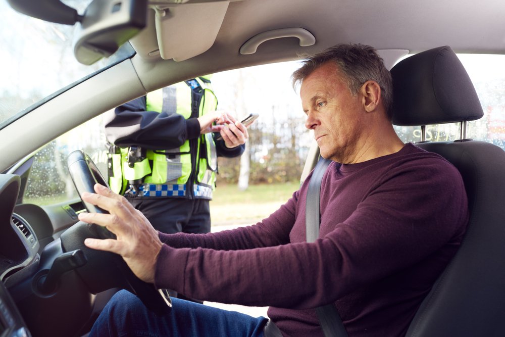 Un bărbat tras pe dreapta le-a spus polițiștilor că șofează fără carnet de peste 70 de ani - FOTO