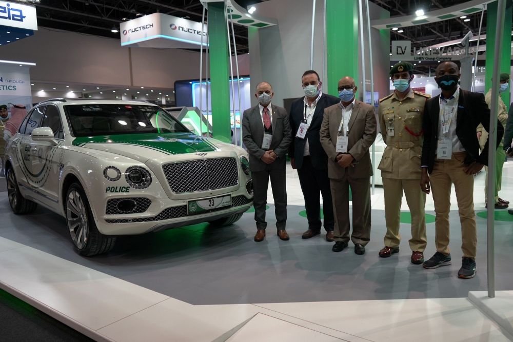 Poliția din Dubai are bolizi de milioane de dolari. Printre supercar-uri se găsește și Tesla Cybertruck - VIDEO