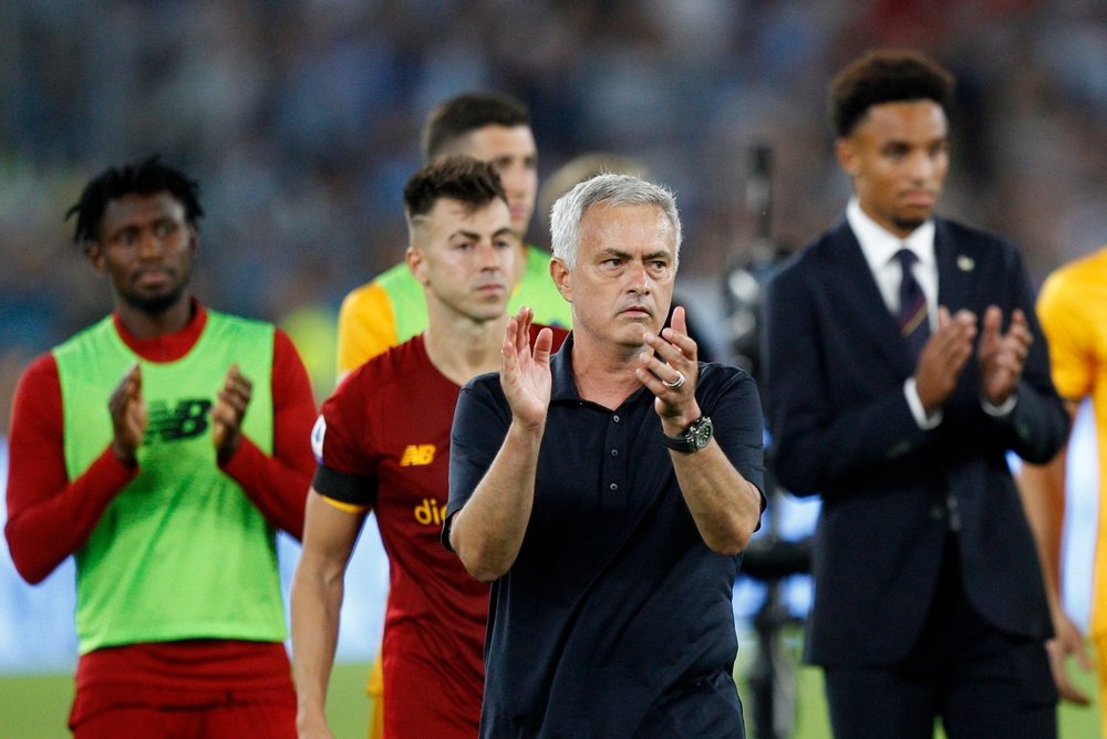 Gest senzațional făcut de Jose Mourinho pentru un fan înfocat! Bărbatul îl așteptase 7 zile să-i ureze „La mulți ani” | VIDEO