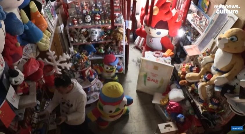 Jocurile Olimpice de Iarnă Beijing 2022 | Un superfan a investit peste 79.000 $ în suveniruri - VIDEO
