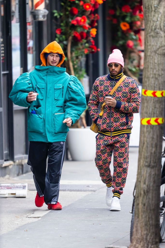 Lewis Hamilton, cel mai stilat pilot de Formula 1. Cum a fost surprins pe stradă