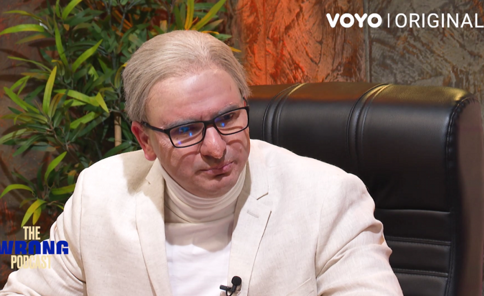 Alex Bogdan, gazda The Wrong Podcast – serialul de conținut online de pe VOYO