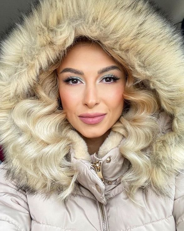 Andreea Bălan a vorbit despre vânătăile pe care le are pe picioare