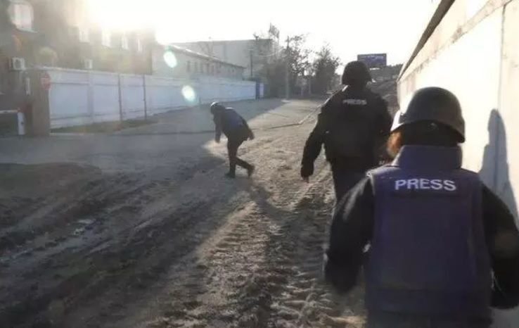 Jurnaliști britanici împușcați de armata rusă! Un reporter a fost rănit