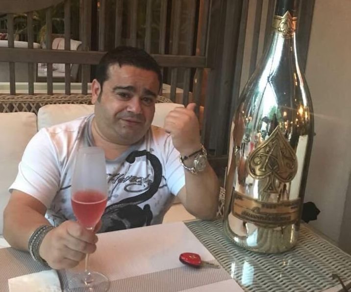 Adrian Minune și-a recuperat telefonul. Manelistul a mers acasă la hoți și le-a dat un bonus pentru profesionalism. Cât a plătit?