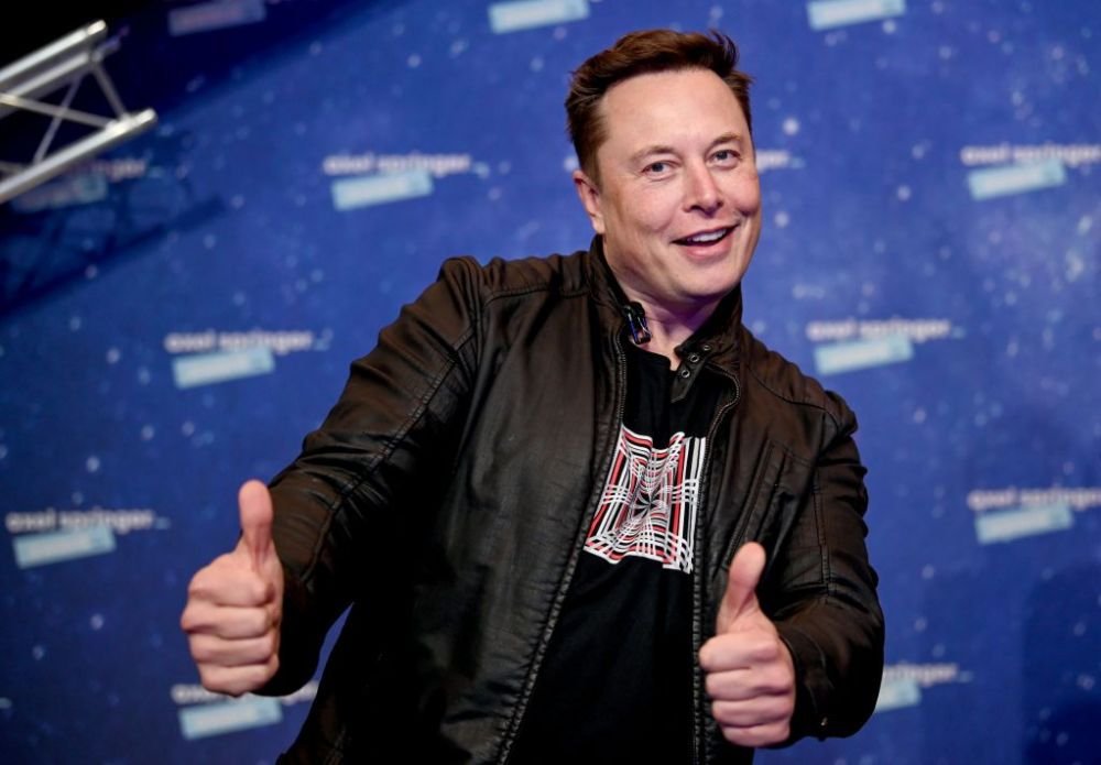 Elon Musk, cel mai bogat om din lume, doarme pe la prieteni, când au o canapea liberă VIDEO