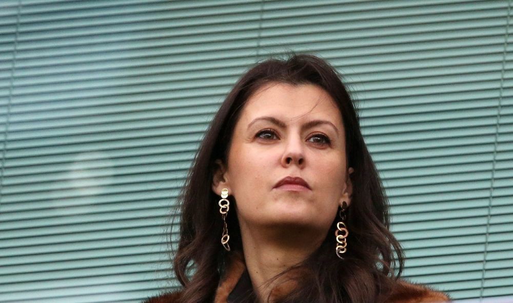 Cine e femeia care ar conduce echipa de fotbal Chelsea Londra în locul lui Roman Abramovici