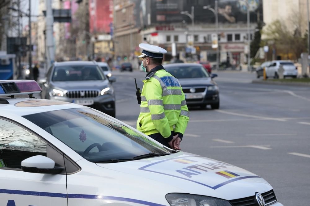 A sunat la 112 să anunțe că e șicanat în trafic, dar a fost tot el amendat și a rămas fără permis de conducere