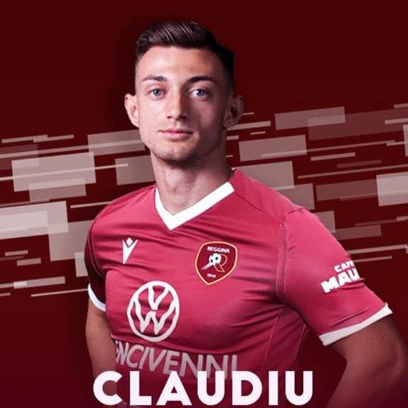 Fotbalist român atacat și forțat să se dezbrace, după ce echipa lui a ratat promovarea. Ultrașii l-au blocat în trafic - VIDEO