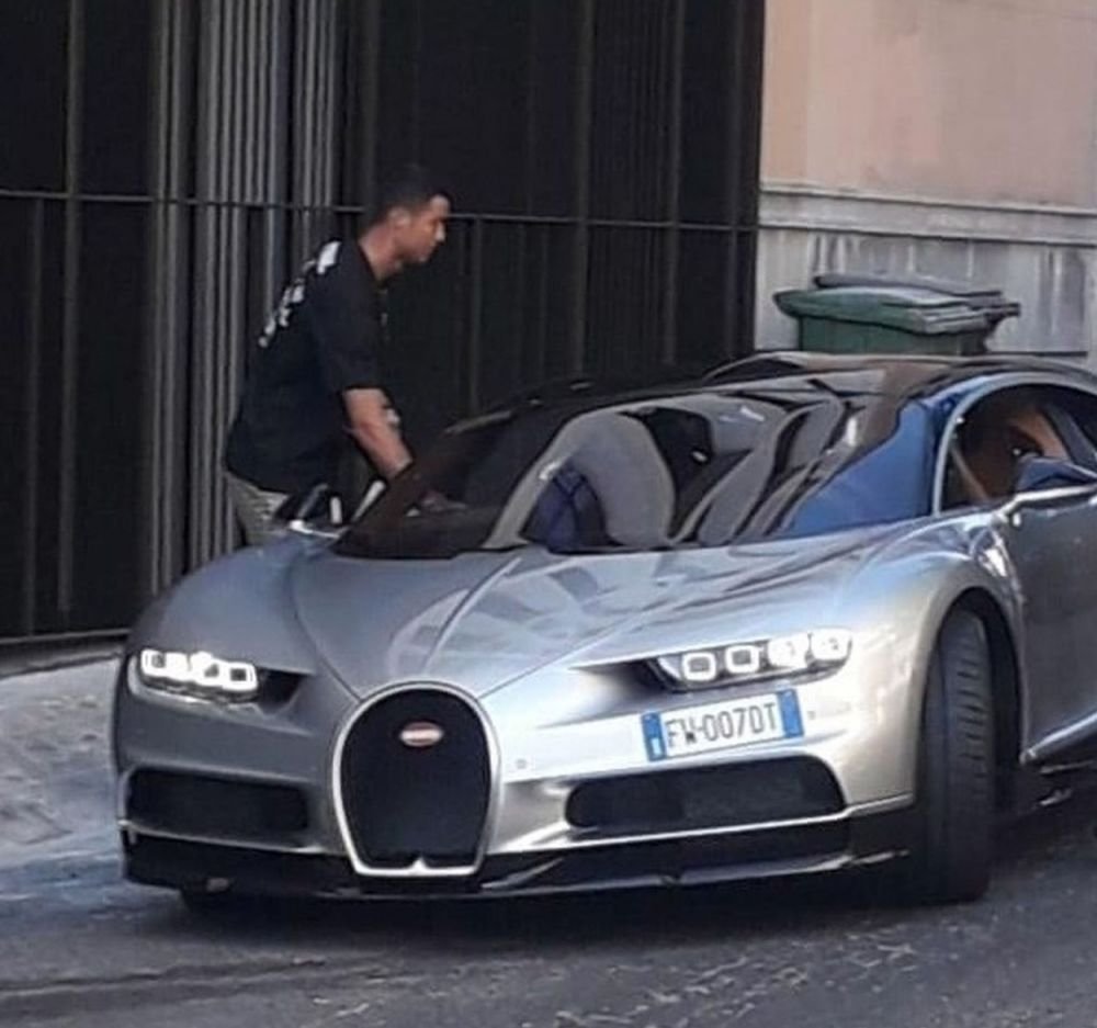 Una dintre mașinile lui Cristiano Ronaldo, găsită izbită în zid în Mallorca! Cine se afla la volan