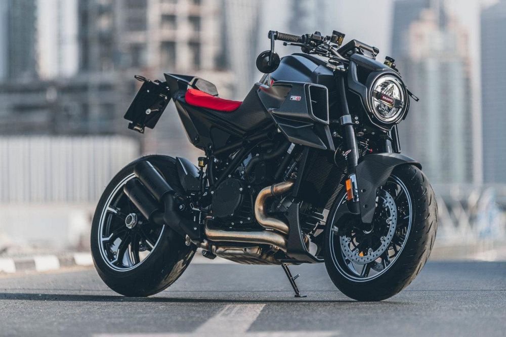 (P) KTM și BRABUS s-au aliat pentru a da naștere unei motociclete unice: BRABUS 1300 R
