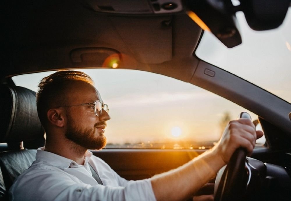 Condusul pe timp de vară. Cum să îl faci confortabil și în siguranță