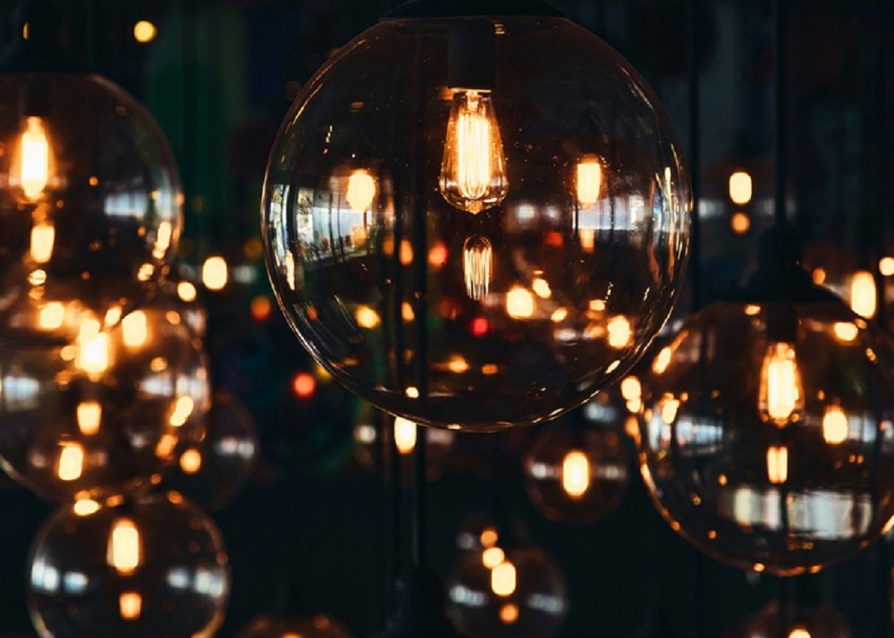 Iluminatul interior și exterior al locuinței. Sfaturi și idei de pus în practică