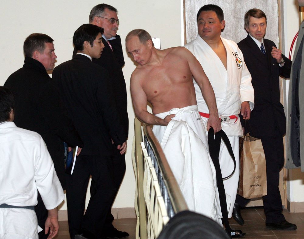 Liderii G7 își bat joc de "macho"-ul Putin pentru pozele la bustul gol: „Trebuie să ne arătăm pectoralii” FOTO