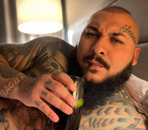Dani Mocanu, clip video interzis minorilor! Cum s-a filmat în baie alături de iubita lui