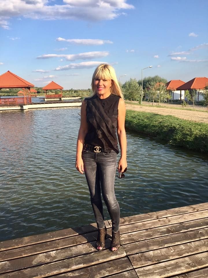Elena Udrea s-a iubit cu un fotbalist de la Steaua: "Avea o Dacie albă, în care se tot giugiuleau"