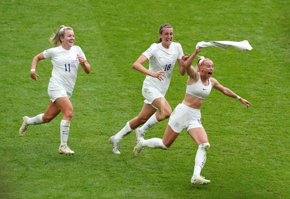 Întâmplare virală în fotbal: Chloe Kelly și-a dat tricoul jos după ce a marcat golul decisiv în finala Europeanului feminin