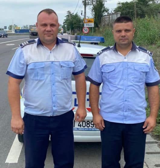 Reacția a doi polițiști din Filiași când o femeie a oprit brusc mașina lângă ei