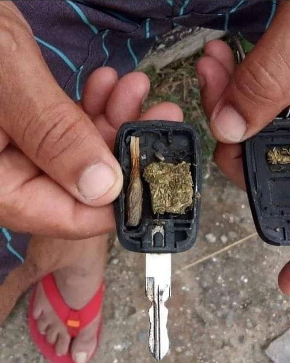 Inventivitate mioritică! Droguri într-o cheie auto pierdută de un turist pe litoral. "Îl așteptăm la poliție!"