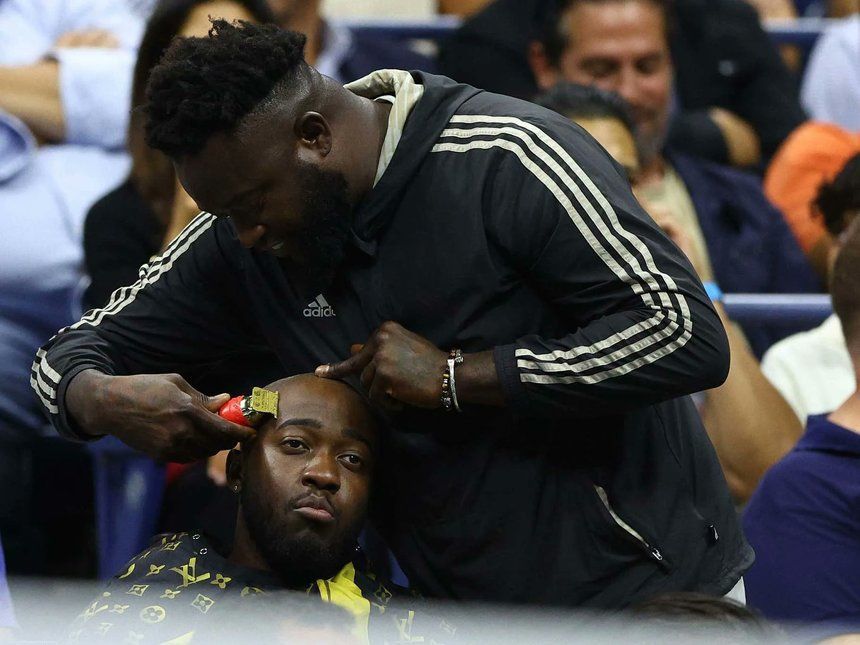 Incident bizar la US Open: un vlogger celebru s-a tuns chiar în timpul meciului- VIDEO