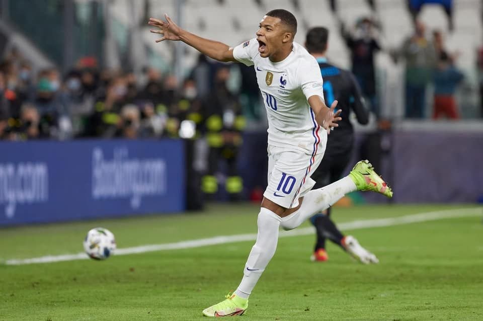 Kylian Mbappe a devenit cel mai bine plătit fotbalist din lume! Ce venituri colosale va avea