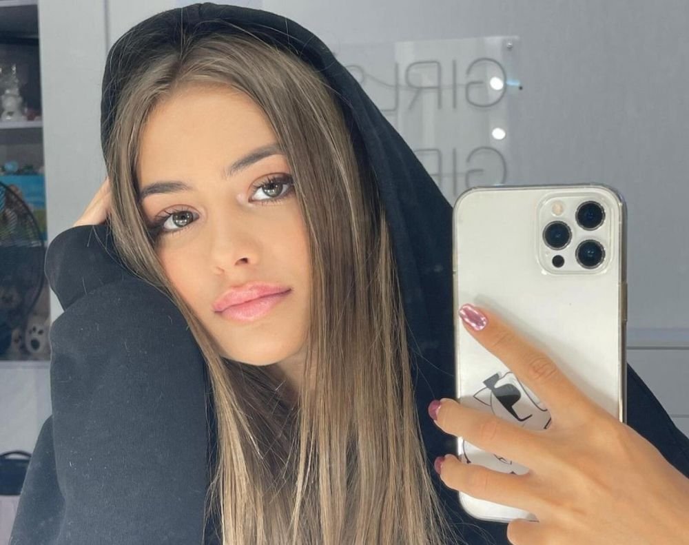 Iuliana Beregoi, apariție în costum de baie pe Instagram! Cum arată artista de 18 ani