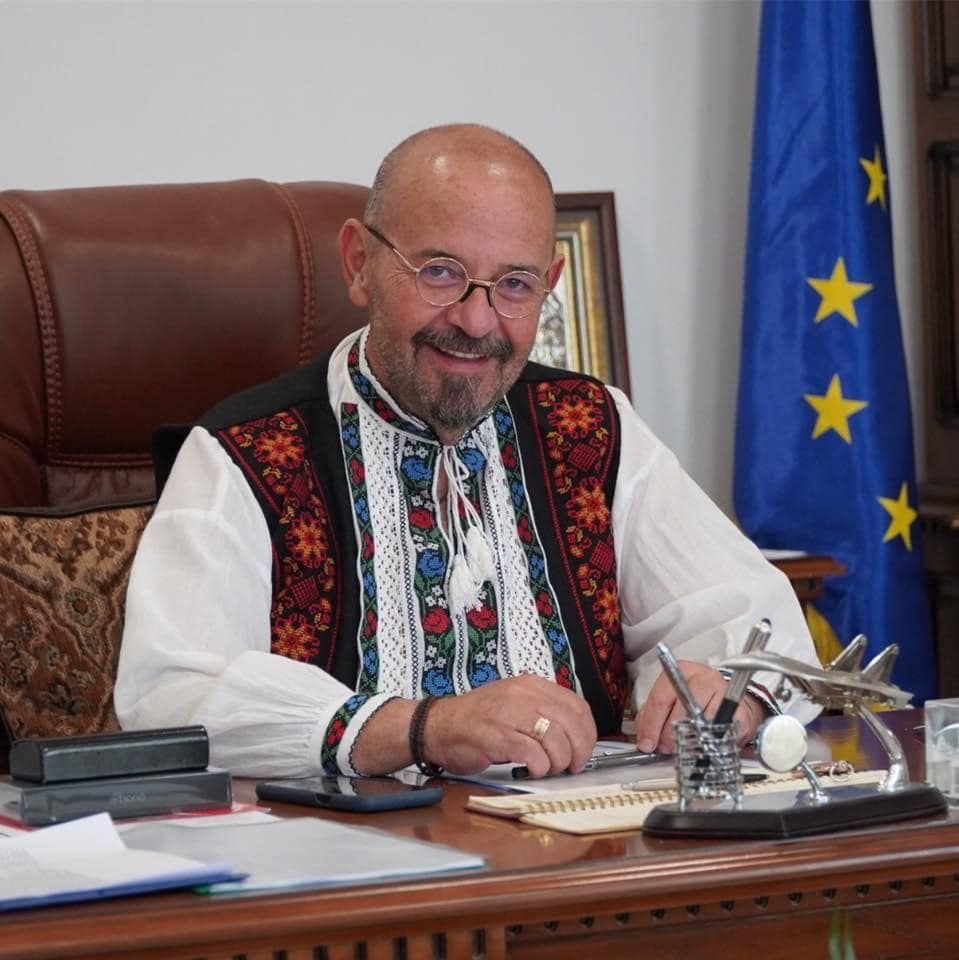 Fuego și Irina Loghin i-au cântat lui Piedone la Penitenciarul Rahova: Pansament pentru suflet!
