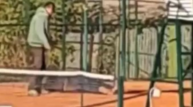 REVOLTĂTOR! Jucătoare de tenis snopită în bătaie de tatăl său chiar pe teren. Video șocant