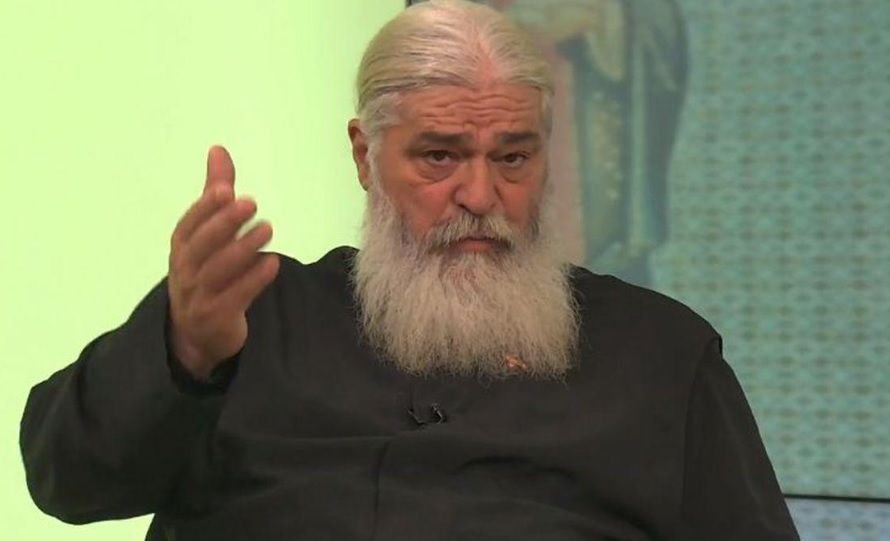 Părintele Calistrat, prima reacție după ce a lovit o femeie:„Vii tu o măciucă isterică nemăritată să faci teatru?” - VIDEO