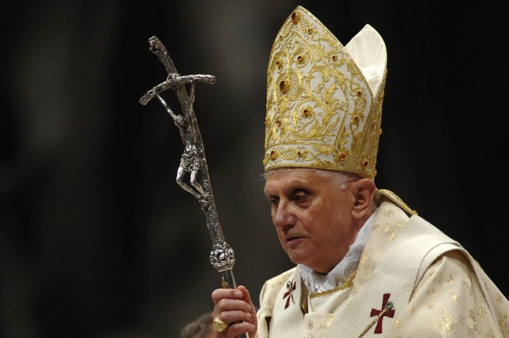 Papa Benedict al XVI-lea, grav bolnav. Starea pontifului s-a înrăutățit, iar Papa Francisc face apel la rugăciune