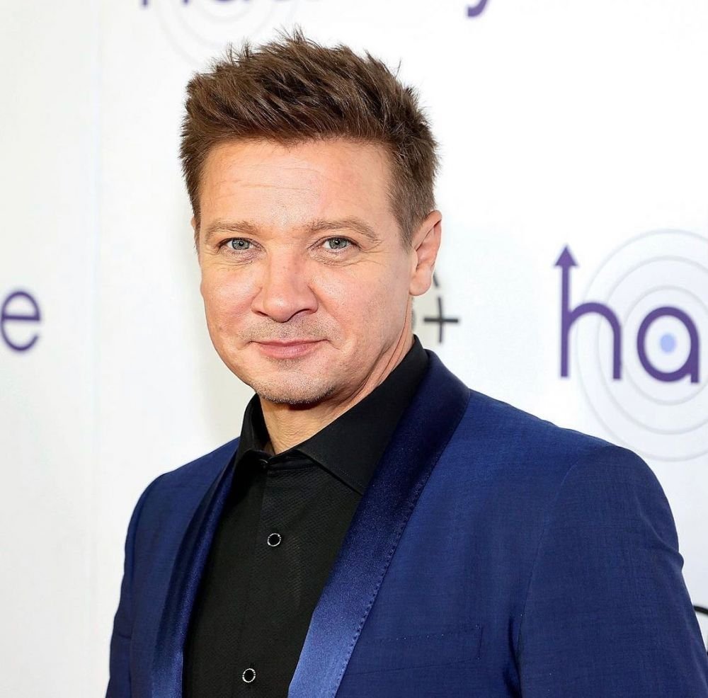 Jeremy Renner, în stare critică la spital. Actorul a fost rănit în timp ce dădea zăpada - VIDEO