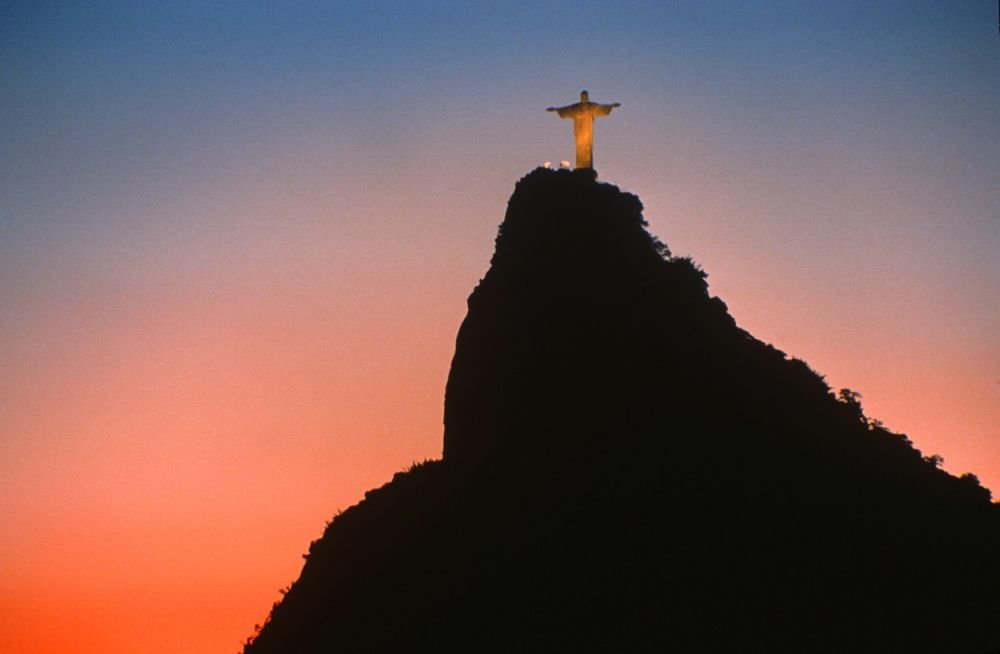 VIDEO Întâmplare incredibilă în Brazilia! Statuia lui Iisus din Rio de Janeiro, lovită de fulger imens