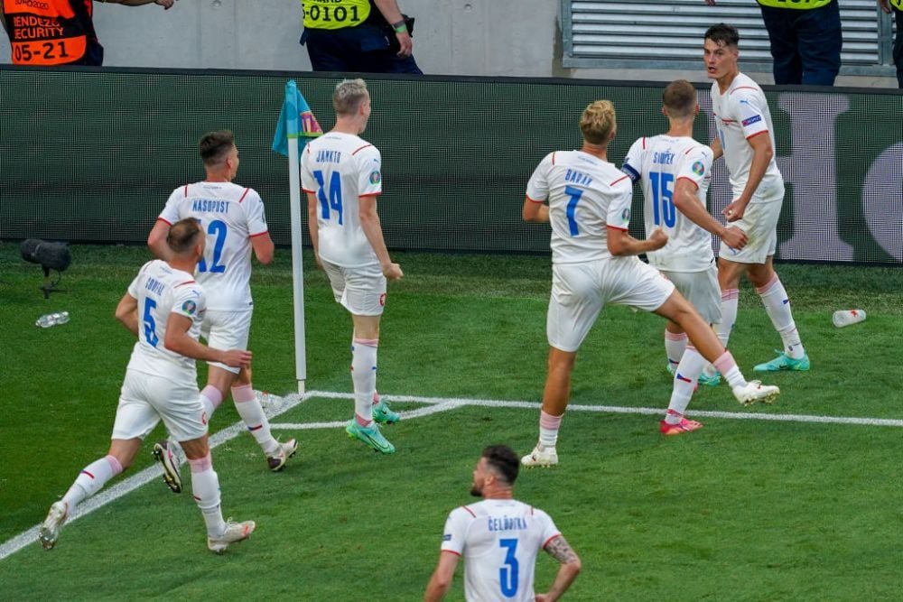 Prima reacție a fostei soții a fotbalistului care a declarat că este gay! Ce a spus femeia