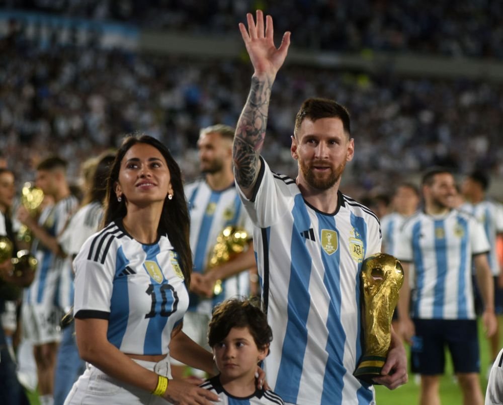 Lionel Messi ar putea reveni la Barcelona! Presa din Spania notează că tatăl lui negociază cu Joan Laporta