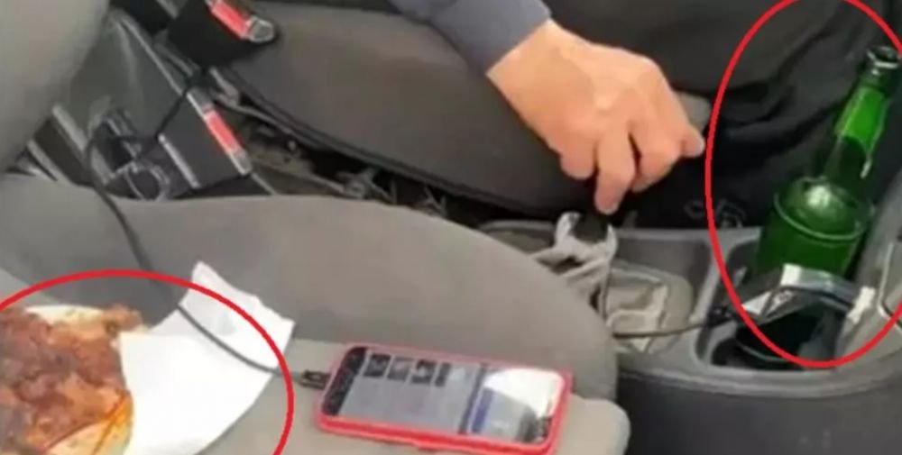 Șofer beat, prins în trafic cu friptură, bere și manele date la maxim: Nu este vreo poveste gogonată - VIDEO