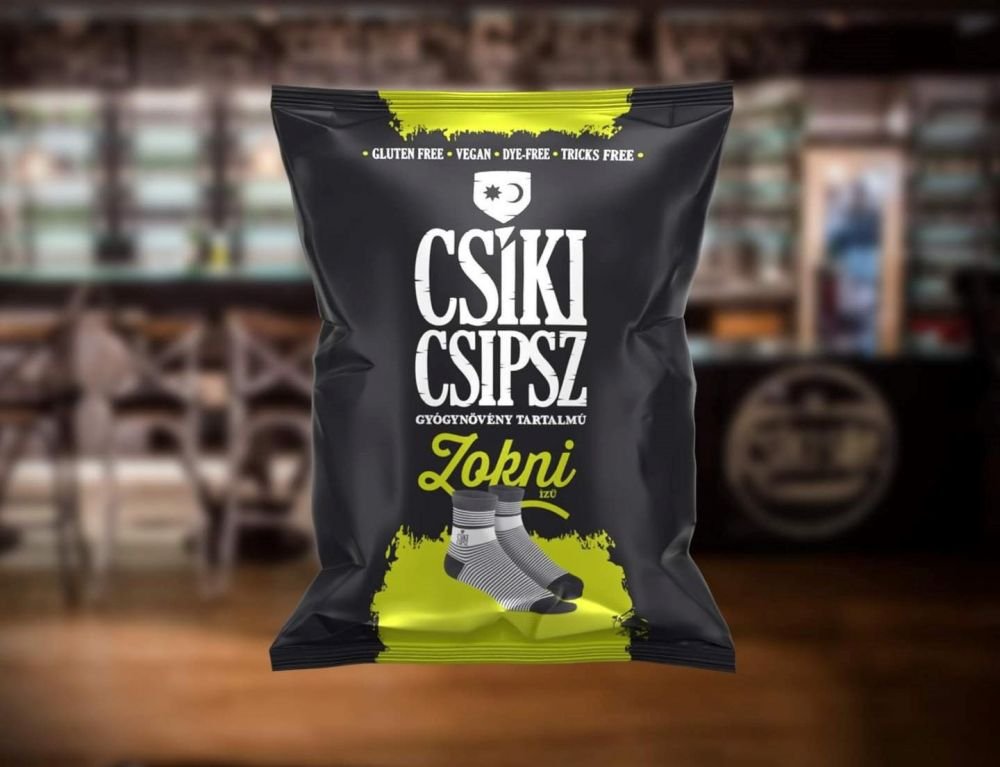 Au apărut chipsurile cu aromă de șosete nespălate. Cât costă o pungă - VIDEO