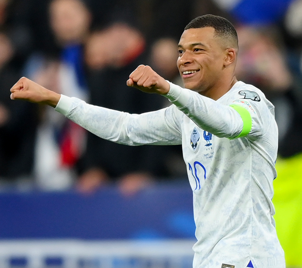 Kylian Mbappe câștigă de două ori cât Lionel Messi. Ce salariu ia de la cea mai bogată echipă din Franța
